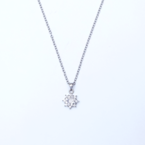 Delicate Silver Necklace with Snowflake-Inspired Pendant